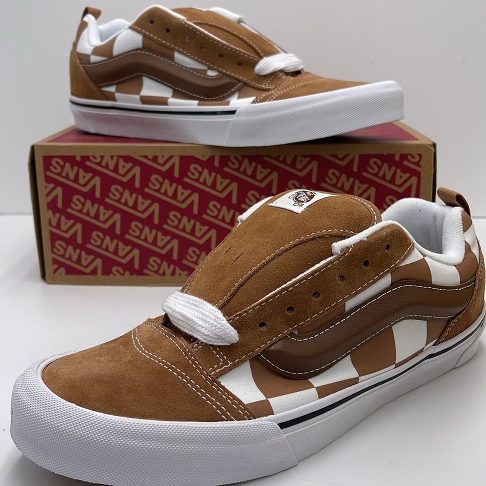 Vans Men’s Knu Skool
Mega Check Brown
VN000CRPBRO Brown and White Checkered Shoe